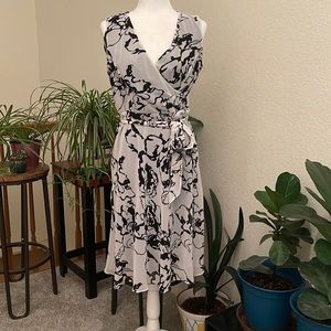 Black and white Jones New York Collection midi dress